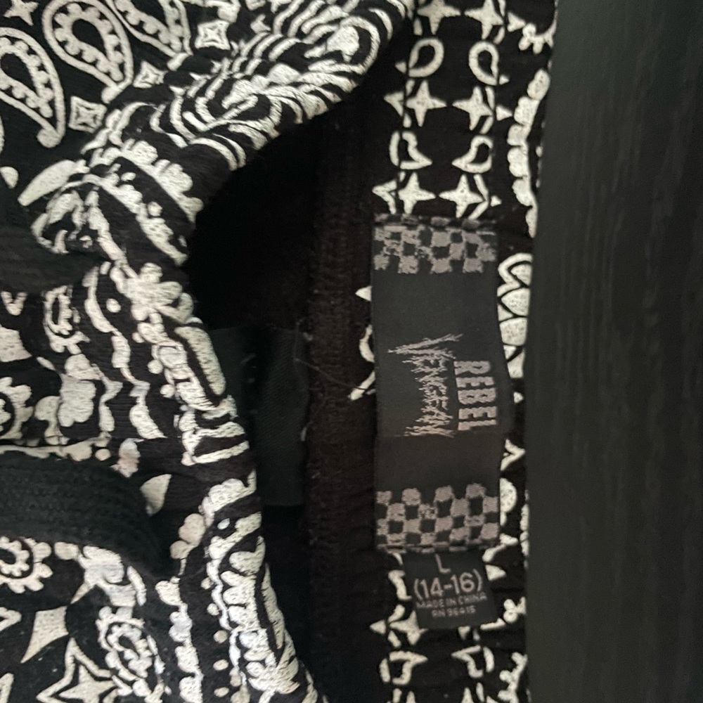 Rebels Black and White Skull Pattern Athletic Shorts - Picture 4 of 4